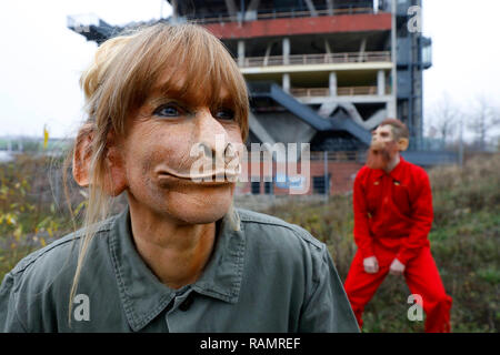 GEEK KUNST - Bodypainting trifft auf SciFi, Fantasy und mehr: 'Planet der Affen' Fotoshooting mit den Modellen Maria und Paul als Schimpansen auf dem Expo-gelände. Hannover, 02.01.2019 - ein Projekt der Fotograf Tschiponnique Skupin und der Bodypainters und Transformatoren Enrico Lein | Verwendung weltweit Stockfoto