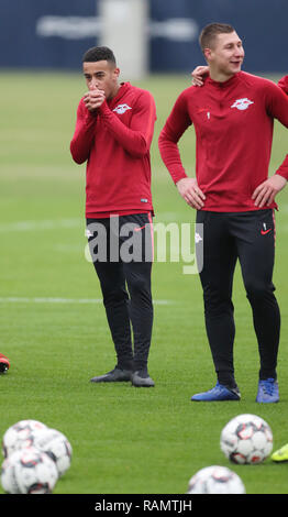 Leipzig, Deutschland. 04 Jan, 2019. Fussball: RB Leipzig, Leipzig player Tyler Adams (l) neben Willi Orban während des Trainings. Credit: Sebastian Willnow/dpa-Zentralbild/dpa/Alamy leben Nachrichten Stockfoto