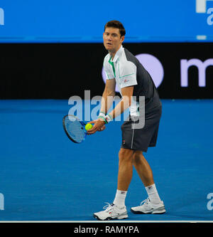 RAC-Arena, Perth, Australien. Am 4. Januar, 2019. Hopman Cup Tennis, die von Mastercard gefördert; Matt Ebden von Team Australien dient der Alexander Zverev von Team Deutschland Credit: Aktion plus Sport/Alamy leben Nachrichten Stockfoto