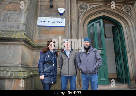 Edinburgh, Schottland, Großbritannien. 4. Januar, 2019. Öffentliche Gesundheit Minister Joe FitzPatrick verbindet die Edinburgh Zugang Praxis Straße Outreach Apotheker auf einen Rundgang um Edinburgh. Der Service bietet wichtige primäre Gesundheitsversorgung für obdachlose Patienten (Links - Rechts: Lauren Gibson - übertreffen Apotheker; Joe FitzPatrick - Public Health Minister; David Miller - Streetwork Stadtrat). Edinburgh, Großbritannien - 4. Januar 2019. Credit: Colin Fisher/Alamy leben Nachrichten Stockfoto