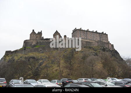 Edinburgh, Schottland, Großbritannien. 4. Januar, 2019. Öffentliche Gesundheit Minister Joe FitzPatrick verbindet die Edinburgh Zugang Praxis Straße Outreach Apotheker auf einen Rundgang um Edinburgh. Der Service bietet wichtige primäre Gesundheitsversorgung für obdachlose Patienten. Szenen aus den Bereichen, in denen die Obdachlosen in und um gesehen werden. Edinburgh, Großbritannien - 4. Januar 2019. Credit: Colin Fisher/Alamy leben Nachrichten Stockfoto