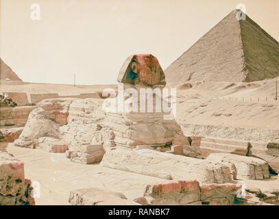 Ägypten. Sphinx und Pyramiden. Allgemeine Ansicht mit Pyramide im Hintergrund. 1934, Jīzah, Trang. Neuerfundene durch Gibon. Klassische neuerfundene Stockfoto