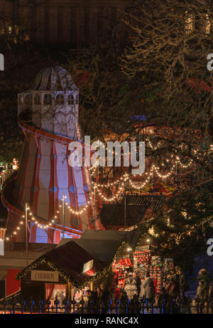 Von Edinburgh 2018 Weihnachtsmarkt und Fair ist eine beliebte Attraktion in der Vorweihnachtszeit Stockfoto