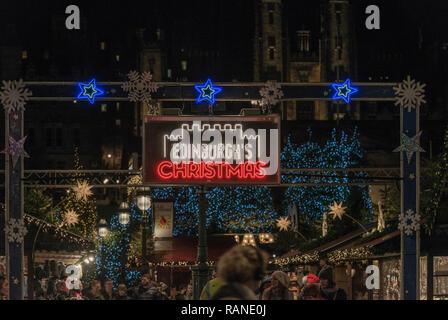 Von Edinburgh 2018 Weihnachtsmarkt und Fair ist eine beliebte Attraktion in der Vorweihnachtszeit Stockfoto