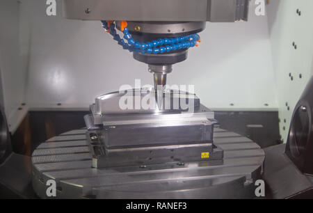 CNC-Fräsmaschine schneiden Werkstück, industriellen Bearbeitung Stockfoto