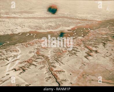 Luft Ansichten von Palästina. Flying South über den Jordan Rift. Jordan's gewundenen Verlauf. Eine silberne Band beschreibt Neuerfundene Stockfoto