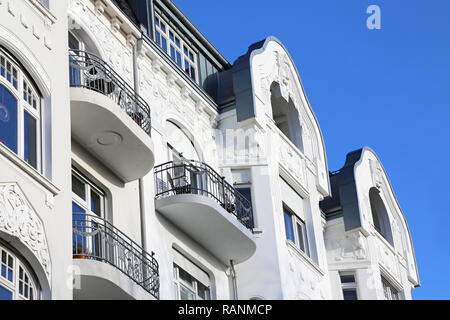 Schwanz Giebel an Art Nouveau Gebäude Stockfoto