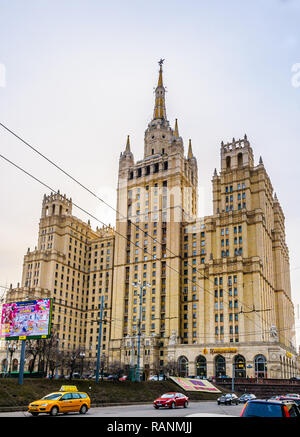 Moskau/Russland - März 11, 2009 - Wohnhaus auf Kudrinskoy Bereich (Sieben Schwestern) Moskau. Die sieben Schwestern sind eine Gruppe von sieben Wolkenkratzer in Stockfoto