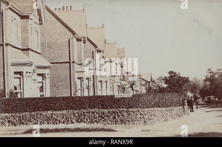 Jahrgang 1906 Photographische Postkarte von der Station Road und Sandhurst Straße, Sidcup, Kent, England Stockfoto