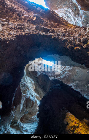 Schwierige Kurven und Drehungen wie Wasser die Angeschwemmten Rock im Rattlesnake Canyon, Death Valley, Kalifornien erodiert Stockfoto