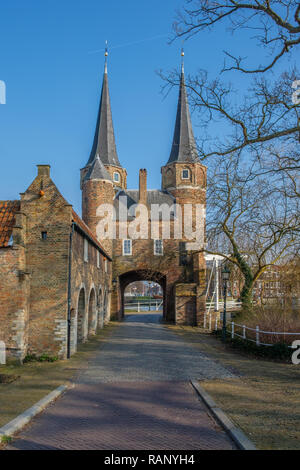 Östliche Tor (oostpoort), Altes Stadttor von Delft, Niederlande Stockfoto