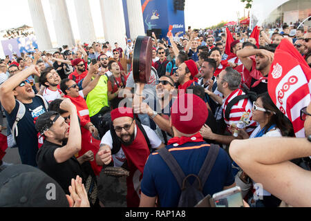 Wm 2018 WOLGOGRAD ENGLISCH UND TUNESISCHEN FANS SPASS HABEN VOR DEM SPIEL. Bild JEREMY SELWYN 18/06/2018 Stockfoto