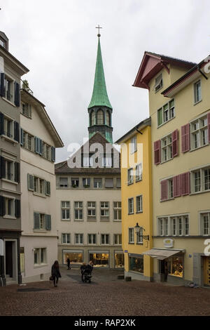 Zürich, Schweiz - Okt 130 Th, 2018: klassisch schönen und bunten Schweizer Stadt oder Landschaft bei regnerischen Herbst Tag Stockfoto