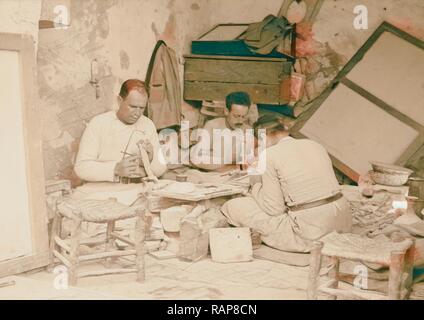 Bethlehem Perlmutt Arbeitnehmer. 1934, West Bank, Bethlehem, Israel. Neuerfundene durch Gibon. Klassische Kunst mit einem modernen Neuerfundene Stockfoto