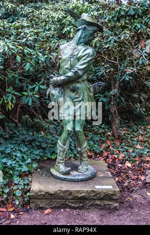 Berlin-Köpenick Huhnerdieb. Skulptur von Huhn Dieb von Bildhauer Hermann Joachim Pagels 1912 im Schloss Park auf einer Insel in die Dahme. Stockfoto