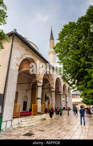 Die Gazi-husrev-Beg Moschee Innenhof, der größten historischen Moschee in Bosnien, Bascarsija alten Bazar, Sarajevo, Bosnien und Herzegowina Stockfoto