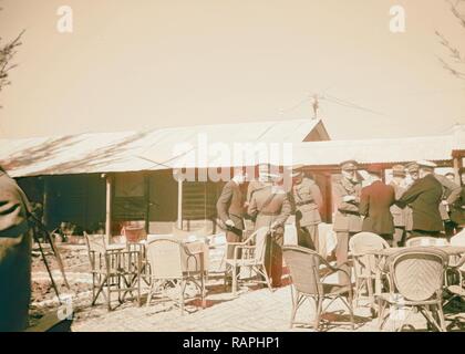 Ankunft in Palästina von Herrn Anthony Eden. Herr Antony Eden Erfrischungen nehmen am Flughafen in Gaza. 1940, Gazastreifen neuerfundene Stockfoto