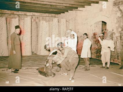 Arabische Fabriken und allgemeine Verbesserungen in Nablus, die Soap Factory. Die flüssige Seife ausgegossen, zu verhärten. 1940, West neuerfundene Stockfoto