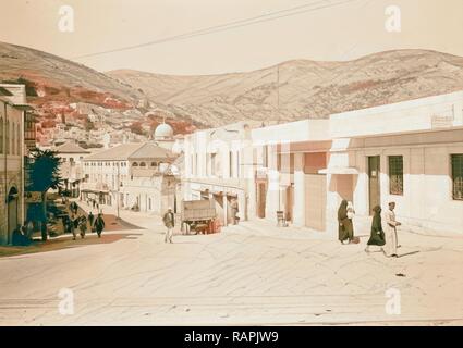 Arabische Fabriken und allgemeine Verbesserungen in Nablus, Main Street, Post Gebäude auf der rechten Seite. 1940, West neuerfundene Stockfoto