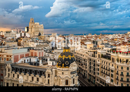 Madrid, Spanien - 3. November 2017: Skyline von Madrid City Centre von Circulo de Bellas Artes Dachterrasse Stockfoto