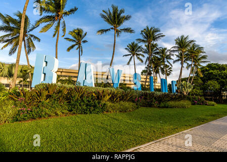 Blick auf Miami Bayside Marketplace, Bayfront Park, einem grossen, Waterside Einkaufszentrum mit vielen bekannten Geschäften sowie Restaurants & sit-down Restaurants. Stockfoto