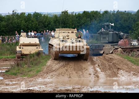 Demonstration eines Britischen all terrain gepanzerte Fahrzeug, in Duxford Britischen Museum Stockfoto