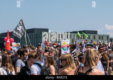 Berlin, Deutschland - 27. Mai 2018: Entgegen dem Protest gegen die Demonstration der AFD/Alternative für Deutschland (Deutsch: Alternative für Deutschland, EIN Stockfoto