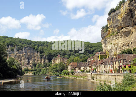 Ein gabarre - die traditionellen flachen Boot - auf dem Fluss Dordogne in La Roque-Gageac Stockfoto