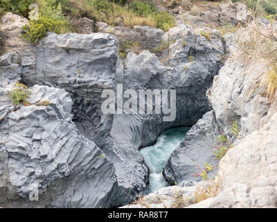 Sizilien: basalt Felsformationen in der Alcantara Schlucht in der Nähe von Taormina Stockfoto