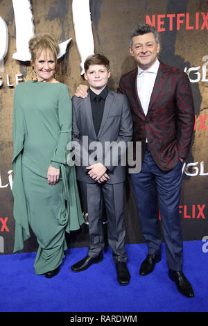 Mowgli: Legende von den Dschungel Special Screening Im Curzon Mayfair - Ankunft mit: Lorraine Ashbourne, Louis Ashbourne Serkis, Andy Serkis, Wo: London, Vereinigtes Königreich, wenn: 04 Dez 2018 Credit: Lia Toby/WENN.com Stockfoto