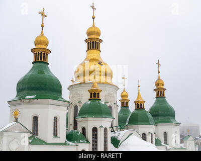 Kuppeln von Saint Sophia's Cathedral, Kiew, Ukraine im Winter Stockfoto