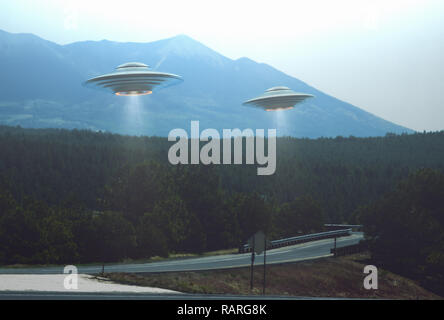 Unbekanntes Flugobjekt. Zwei UFOs über eine Straße, die zwischen den Bäumen. 3D-Darstellung. Stockfoto