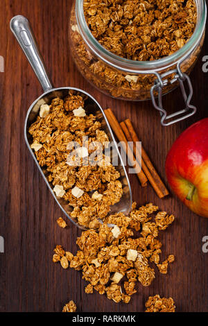 Bio Apfel Zimt Granola Stockfoto