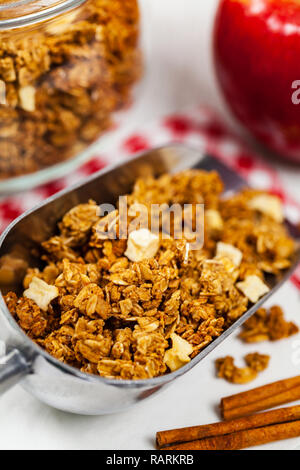 Bio Apfel Zimt Granola Stockfoto