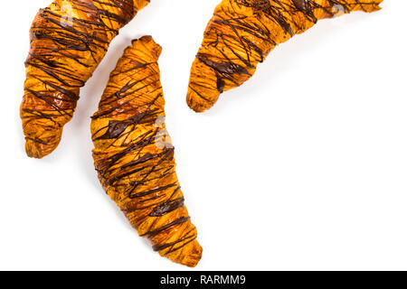 Schokolade Croissants isoliert auf weißem Hintergrund Stockfoto