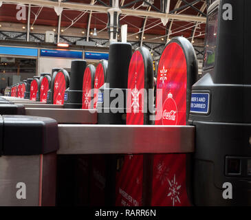 Automatisierte ticket Barrieren, Londoner Bahnhof Paddington, London, England, UK. Stockfoto