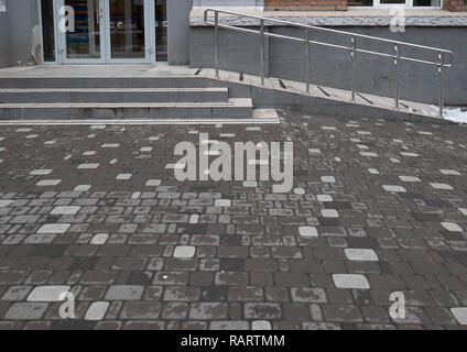 Eingang City Store mit speziellen Rampe für die Unterstützung behinderter Menschen mit Rollstuhl Stockfoto