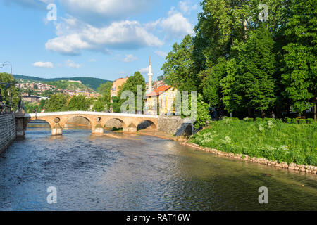 Latin Brücke über den Fluss Miljacka, Sarajevo, Bosnien und Herzegowina Stockfoto