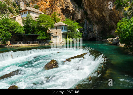 Historische Derwisch Kloster Blagaj Tekke, Blagaj, Bosnien und Herzegowina. Stockfoto