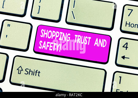 Handschrift Shopping Vertrauen und Sicherheit. Konzept bedeutet Sicherheit auf online kaufen Dienstleistungen Zahlungen Taste der Tastatur Absicht zu erstellen Computer mir Stockfoto