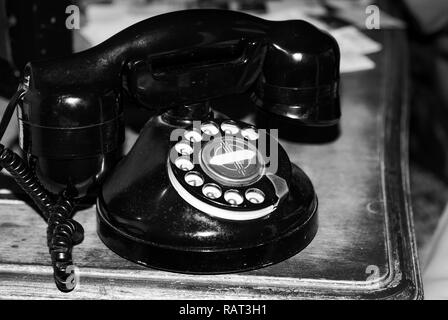 Foto eines Vintage Telefon, in Schwarz und Weiß erfasst Stockfoto