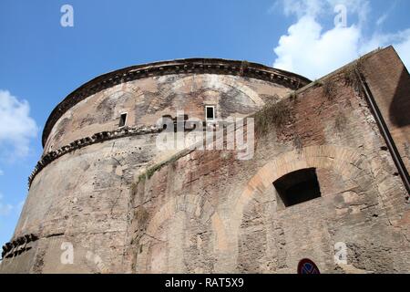 Rom - Pantheon, berühmte alte Kirche mit größten unbewehrten Beton Kuppel der Welt Stockfoto