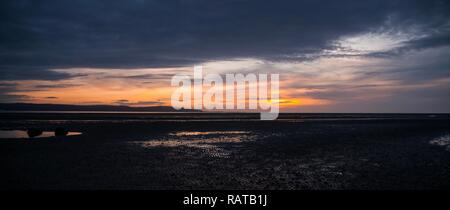 Sonnenuntergang an der West Kirby auf dem Wirral Stockfoto