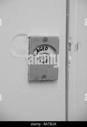 Ein engagiertes Zeichen auf der WC-Tür Stockfoto