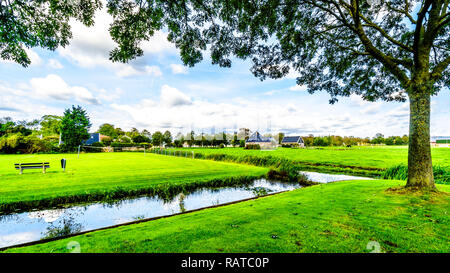 Typische holländische Polderlandschaft in den Beemster Polder in der westlichen Provinz Noord Holland in den Niederlanden Stockfoto