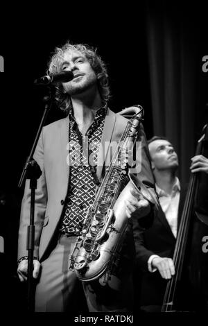 Mads Mathias Soli auf Tenor-saxophon mit Mads Mathias Quartett, Scarborough Jazz Festival 2017 Stockfoto