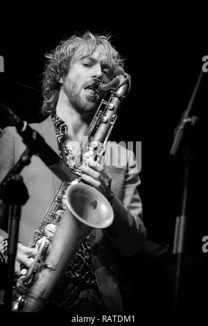 Mads Mathias Soli auf Tenor-saxophon mit Mads Mathias Quartett, Scarborough Jazz Festival 2017 Stockfoto