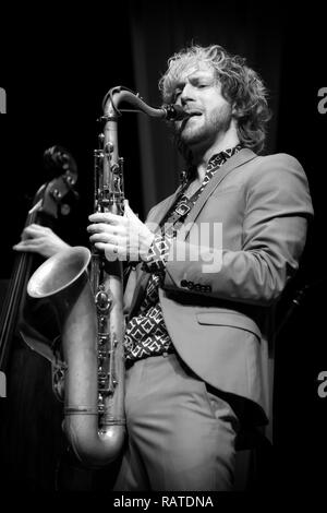 Mads Mathias Soli auf Tenor-saxophon mit Mads Mathias Quartett, Scarborough Jazz Festival 2017 Stockfoto