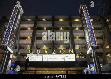 Abendlicher Blick auf das Curzon Cinema, Brunswick Square, Bloomsbury, London, England, GROSSBRITANNIEN Stockfoto
