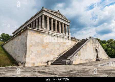 Donaustauf, Bayern, Deutschland - 27 Juli, 2018: Menschen auf der Tour in der Halle des Ruhmes - Walhalla Memorial. Niederländisch Niederländisch oder Winkel neigen Bild Technik Stockfoto